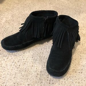 Minnetonka black leather ankle booties with fringe